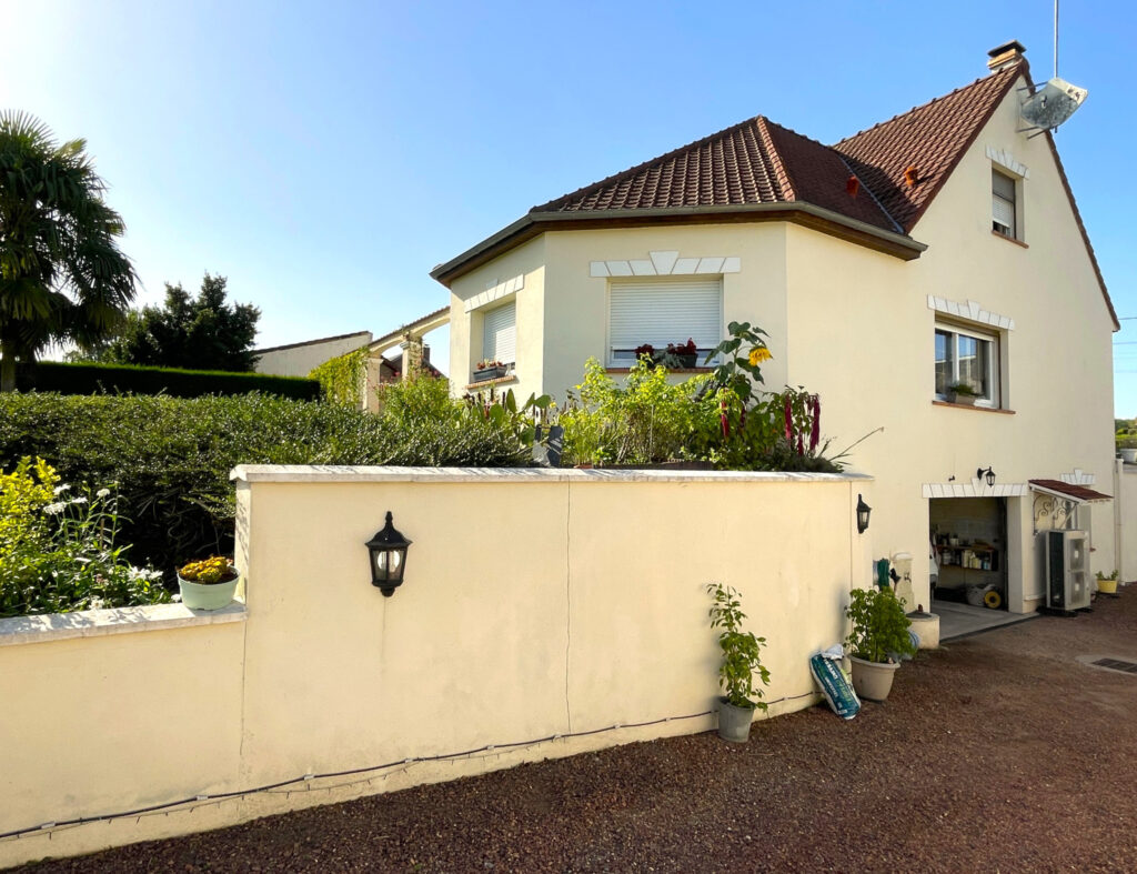 Pavillon avec beaux volumes