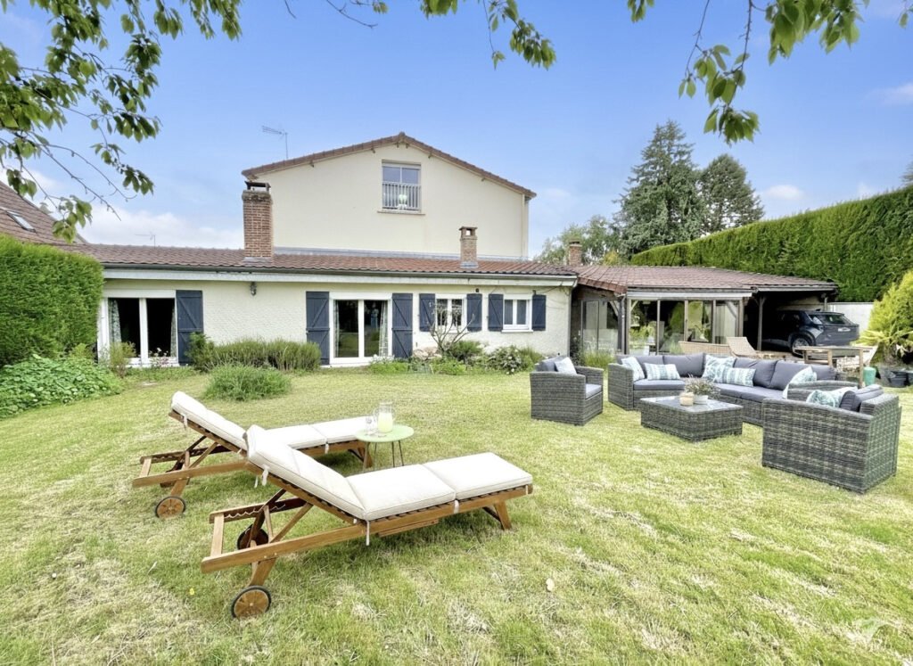 Maison avec de beaux volumes sur secteur recherché