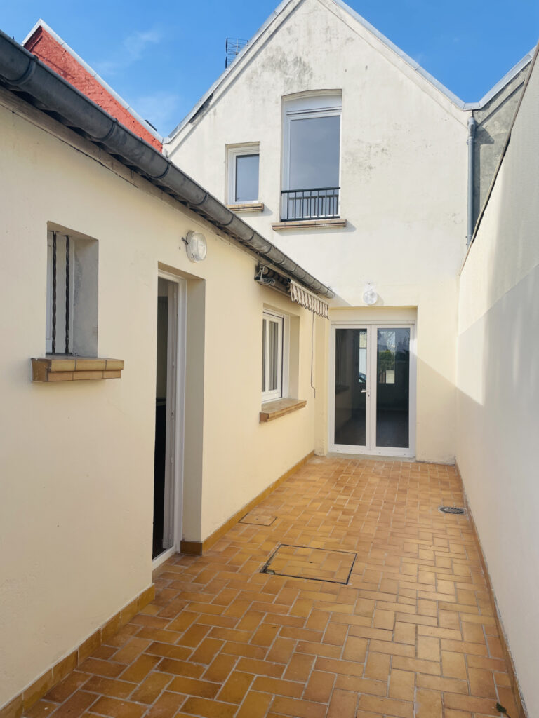 MAISON ENTIEREMENT RENOVEE / QUARTIER SAINT-MARTIN