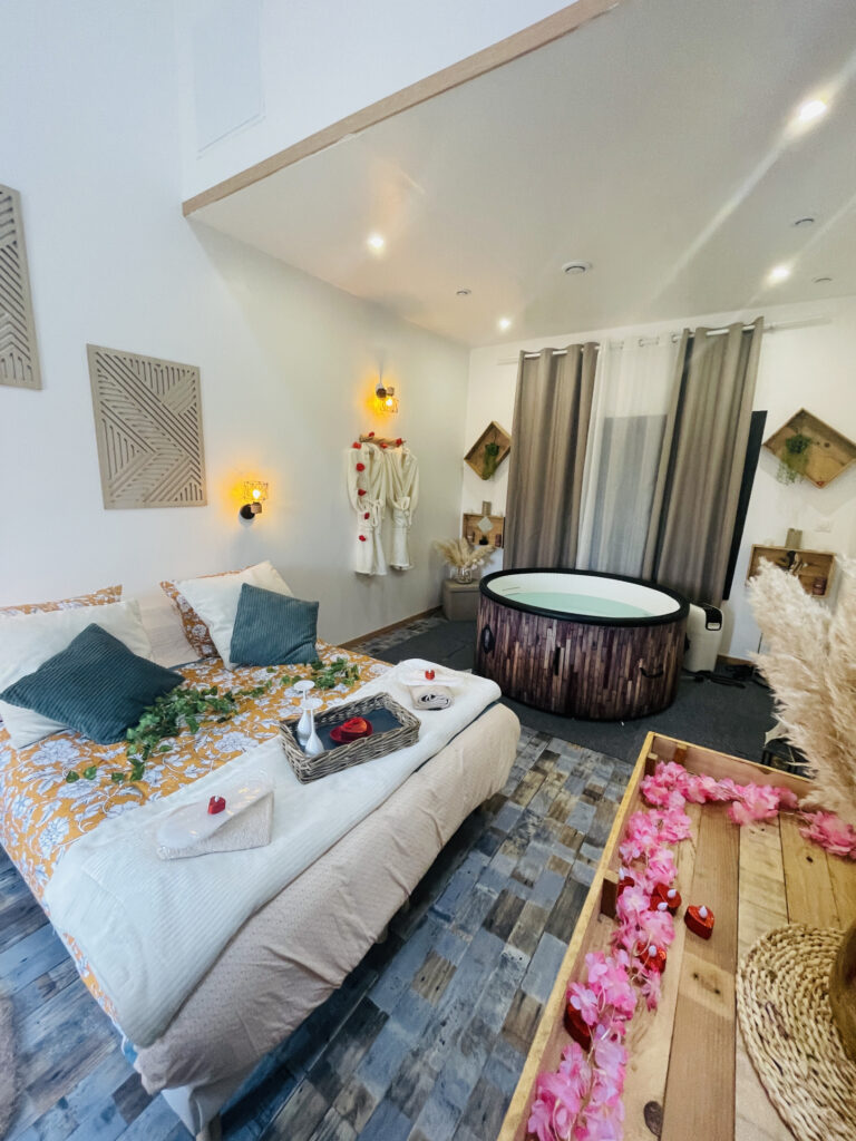 À vendre   Garage aménagé en espace détente avec spa sur ter