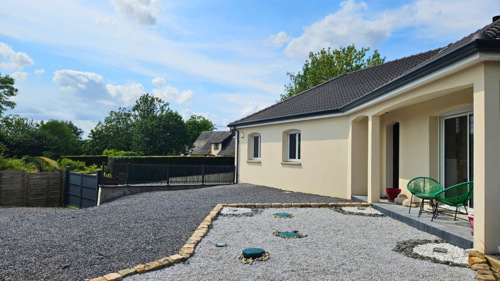 Maison à vendre plain pied 3 chambres double garage proche B