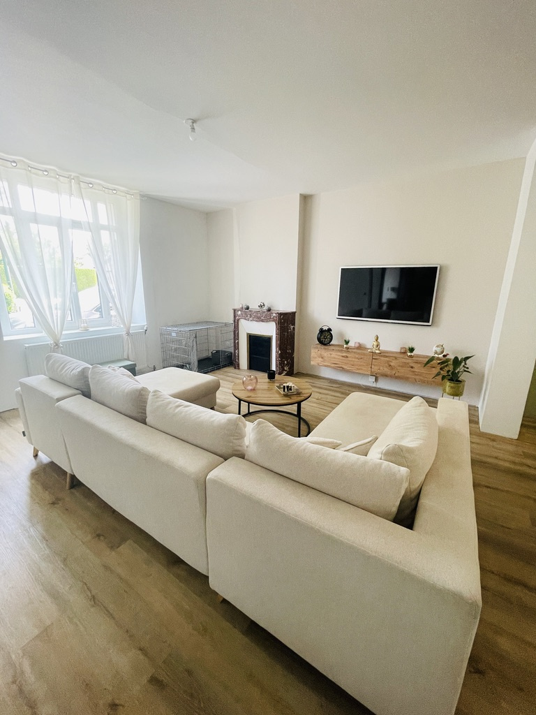 PROPRIETE AVEC ANNEXE A FINIR DE RENOVER