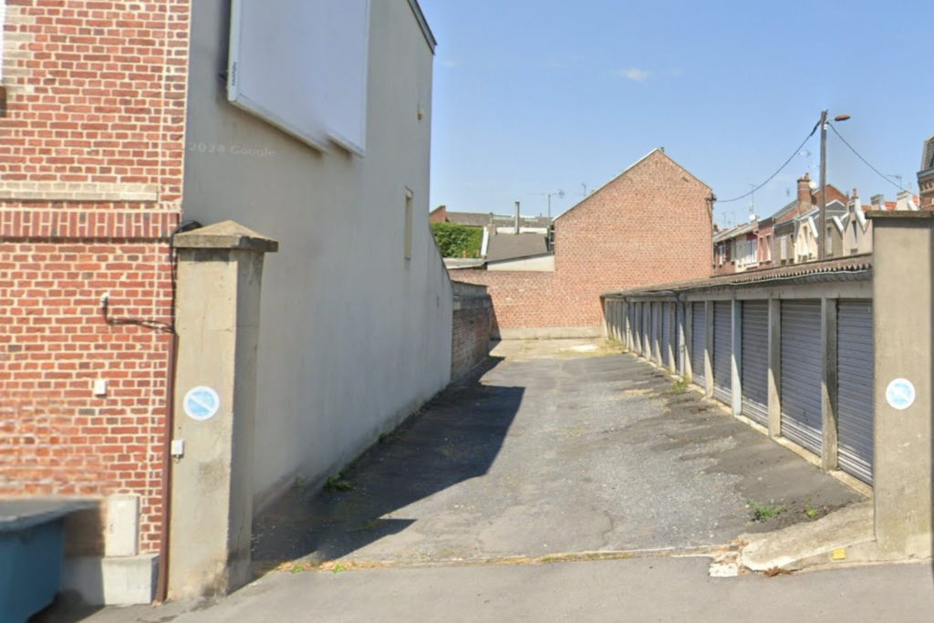 Ensemble immobilier 28 garages sur Saint-Quentin (02100) Inv