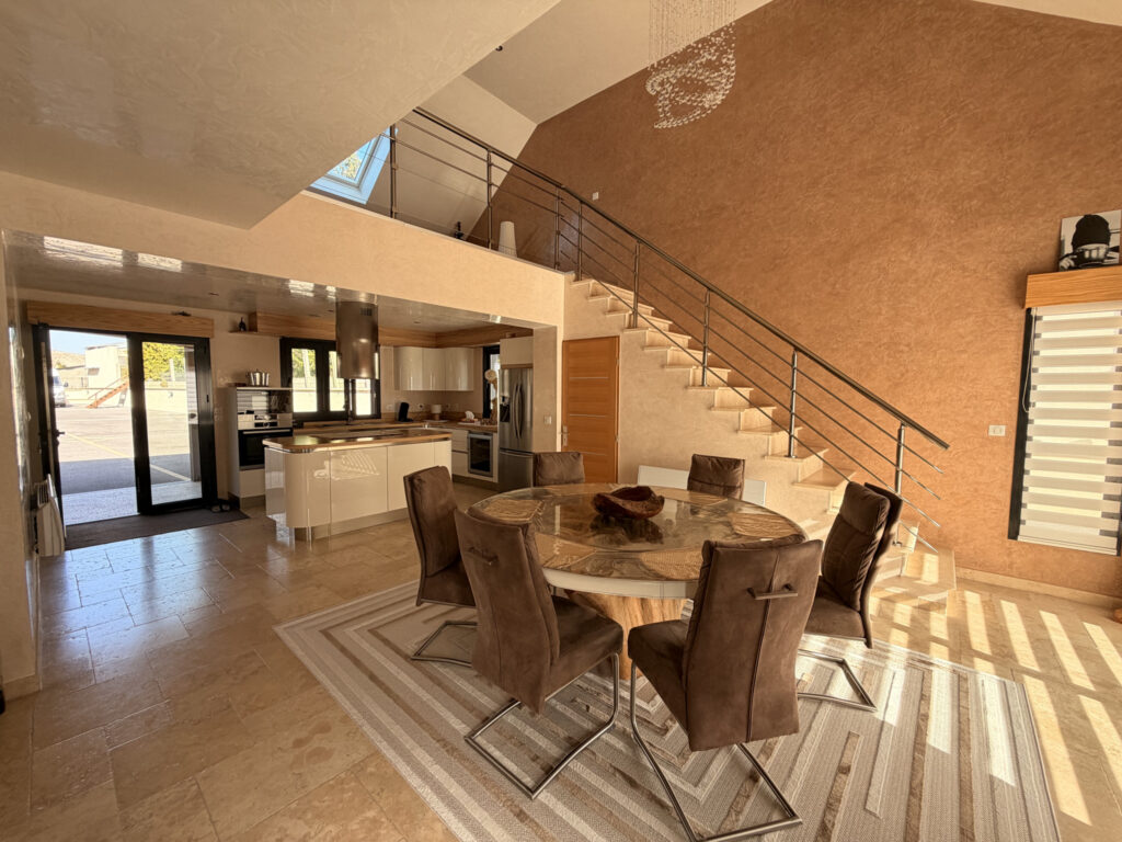 MAISON SANS TRAVAUX – 105 M2 – JARDIN