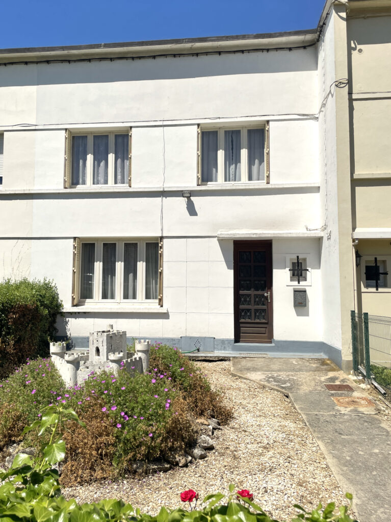 Quartier Remicourt – Maison avec garage et accès véhicules,